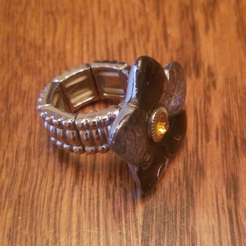 Flower ring - Picture 2 of 5